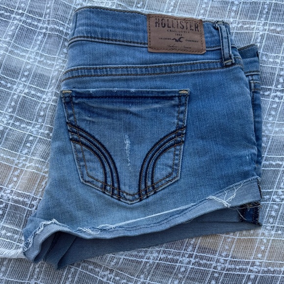 Hollister Blue Denim Beaded Low-Rise Shorts - Picture 3 of 5